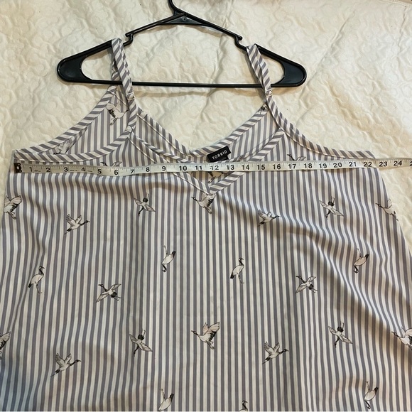 Torrid Grey & White Striped Crane Cami Women’s 2X Lightweight Flowy Tank Summer - Picture 6 of 7